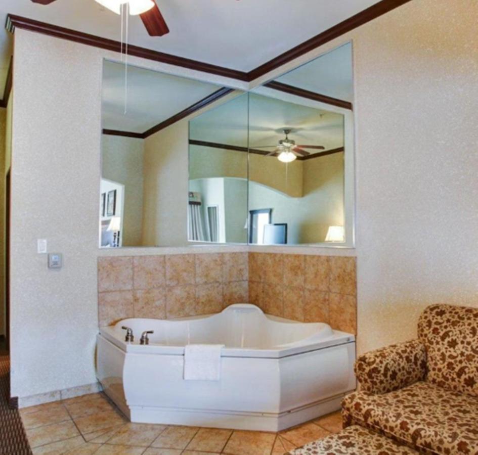 קולג' סטיישן Comfort Suites University Drive מראה חיצוני תמונה